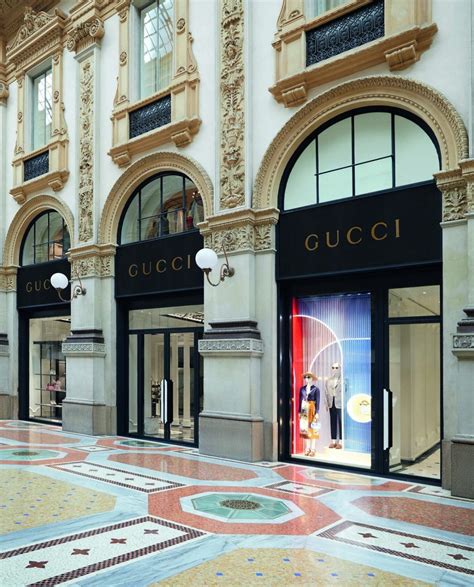 locale gucci milano|rivenditori gucci a milano.